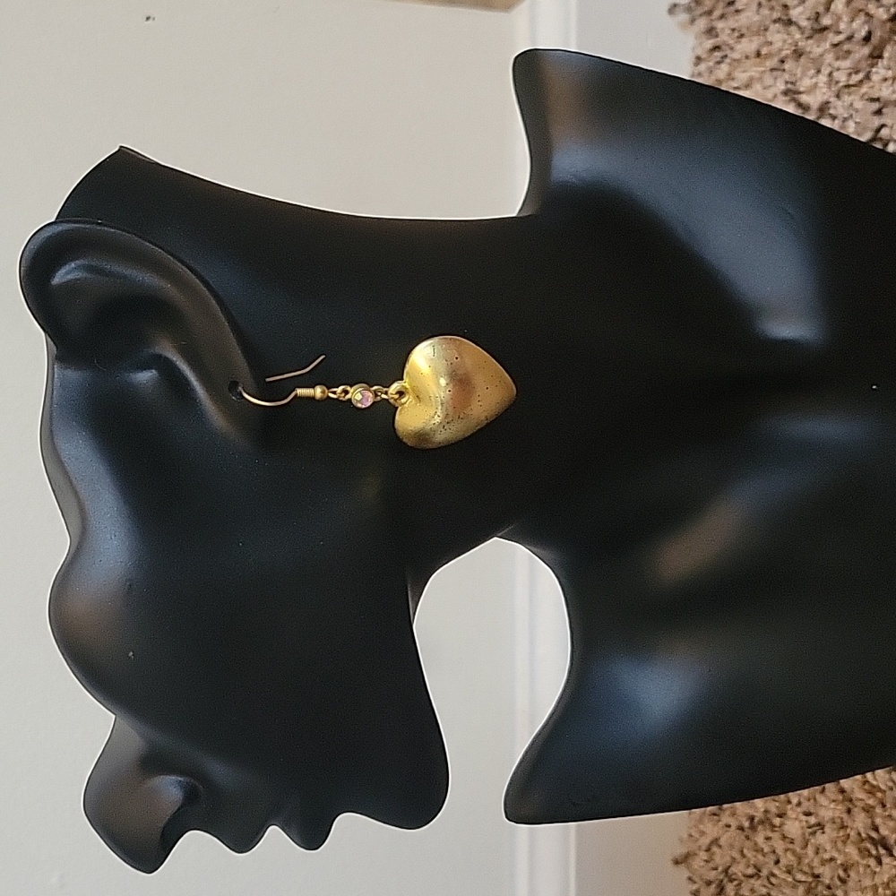 💥3/$10💥 Beautiful Gold Heart Shaped Earrings